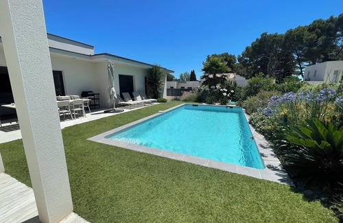 Serignan Villa | 5-star villa with pool at Maison de France