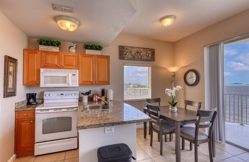 St. Petersburg - Clearwater Condo | 5-Star Waterfront Condo with amazing reviews! Mins to Beach! Great location!