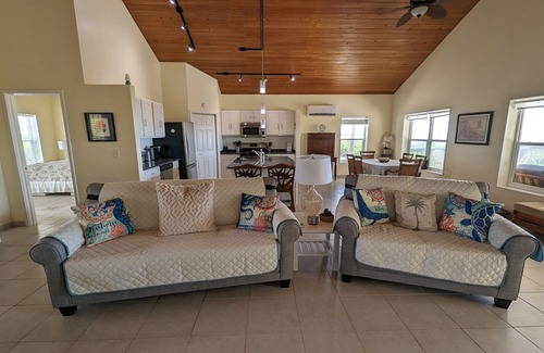 Cherokee House | 5 Star Waterfront Villa, Beach, Dock & Boat Rental