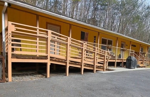 Gatlinburg Cottage | 5.STAR Wheelchair-friendly Smoky Mountain getaway 5.bed 3.bath 6.min to Downtown