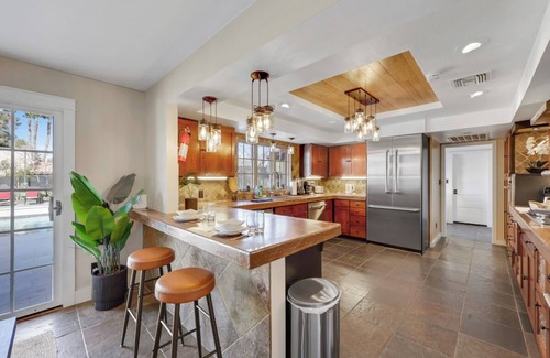 Spring Valley Villa | 5-STARS 6BR 3.5 BTH BIG YARD Pool & hot tub!