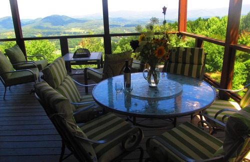 Hiawassee House | 5 STARS! VIEWS! Long Range Views! Luxury but Rustic Mountain Home! @ 2700 ft!