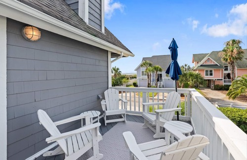 Charleston County House | 5 Surf Lane - Ocean View - Steps to Beach - Pool Access!