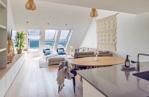 Cawsand Apartment | 5 The Bay - Beach Front Apartment for 8 in Cawsand