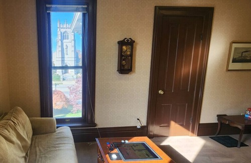 Springfield House | #5 - The C.S. Lewis Room