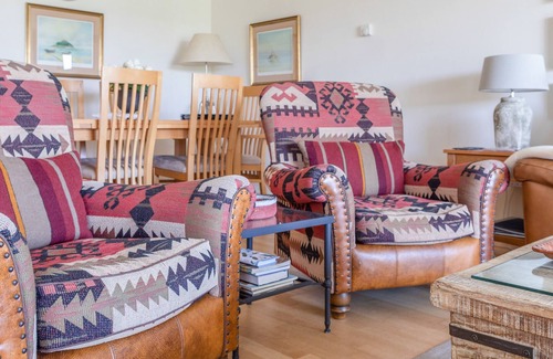 Thurlestone Apartment | 5 THURLESTONE BEACH, pet friendly, with a garden in Thurlestone