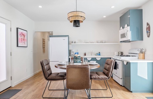 Hollywood Hotel | 5 Units in Heart of Hollywood | Remodeled Art Deco | Pink Revival by AvantStay