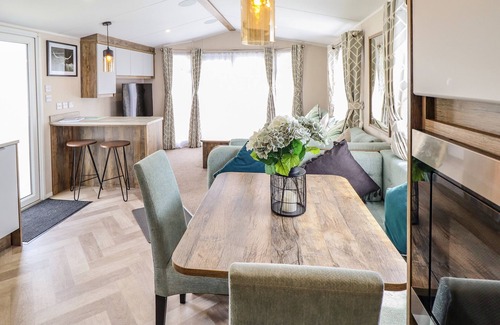 Tattershall Cottage | 5 WILKINSON WAY, pet friendly in Tattershall Lakes Country Park