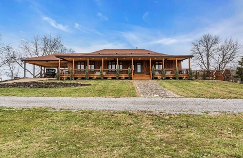 Gallatin Apartment | 50 Acre Lux Cabin w Private Lake Pool Sauna