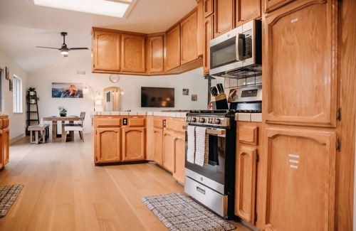 Mariposa House | 50 miles to Yosemite - The Granite Retreatn4-bedroom house with WiFi, AC