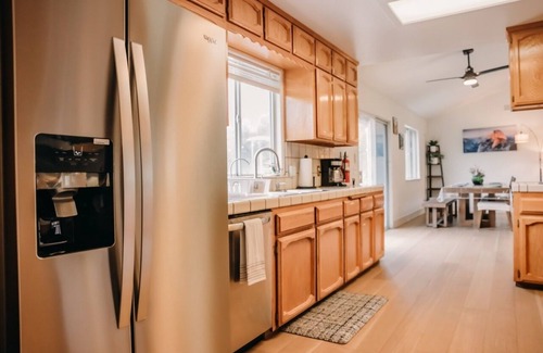 Mariposa House | 50 miles to Yosemite - The Granite Retreatn4-bedroom house with WiFi, AC