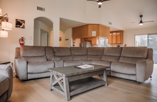 Mariposa House | 50 miles to Yosemite - The Granite Retreatn4-bedroom house with WiFi, AC
