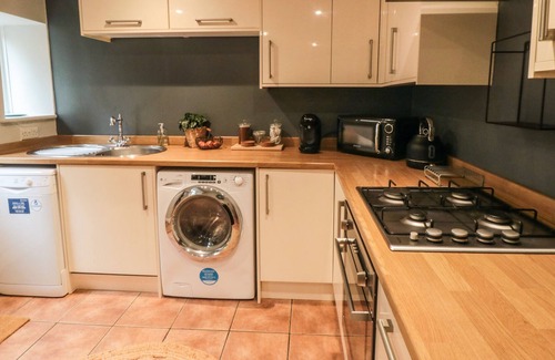 Hutton Rudby Cottage | 50 NORTH END, pet friendly, with open fire in Hutton Rudby