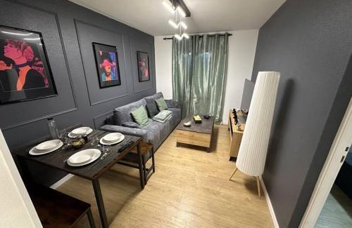 Guebwiller Apartment | 50 nuances de rouge