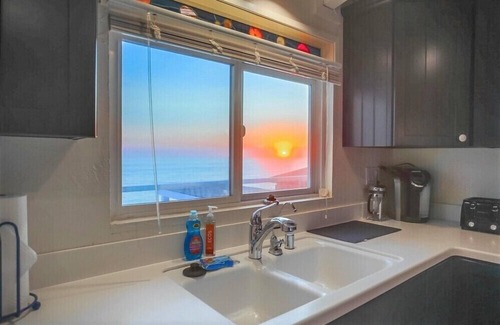 Leucadia House | 50' Ocean Front + 5 Outdoor Spaces + Dogs OK + AC