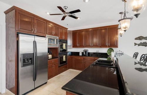 South Padre Island House | 50% off! SpaceX Business? 3500sqft Luxury, 4 Bedrooms/4 ensuite baths+Elevator!