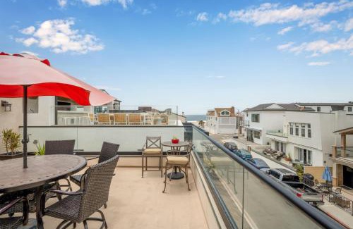 West Newport House | 50 Steps to the Sand on 39th St - Newport Beach
