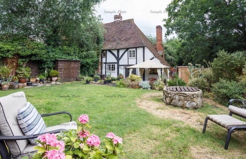 Maidstone Cottage | 500 yr old Cottage with historic park at the gate