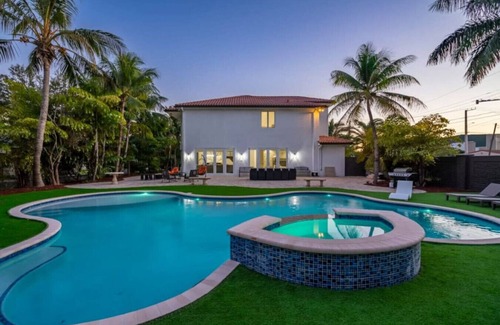 Dania Beach Villa | 5000Sf Luxe Mansion/Heated pool/Gameroom - N
