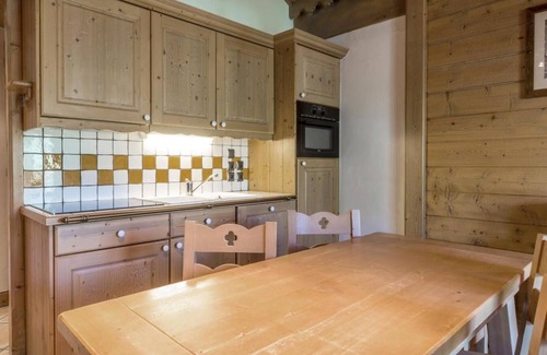 Les Belleville Apartment | 50m from ski slopes, 1st floor, view ski slopes, fitness, swimming pool, sauna, hammam, balcony, tv