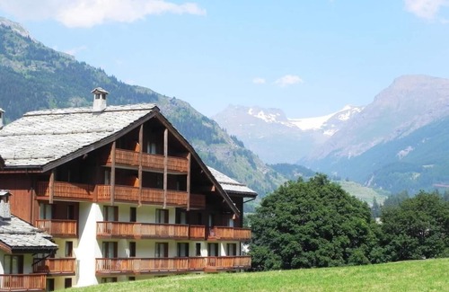 Val Cenis Apartment | 50m from ski slopes, fitness, swimming pool, balcony, tv, 50m², Val Cenis