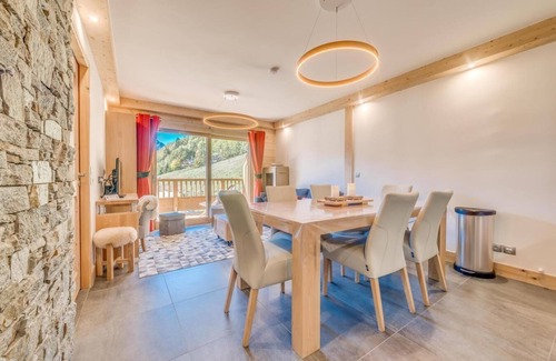 Champagny-en-Vanoise Apartment | 50m from ski slopes, 4th floor, balcony, parking, tv, ski locker, 57m², Champagny-en-Vanoise