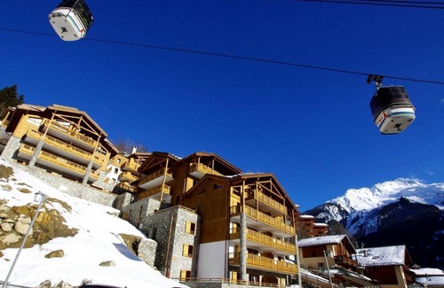 Champagny-en-Vanoise Apartment | 50m from ski slopes, 12nd floor, balcony, parking, tv, ski locker, 90m², Champagny-en-Vanoise
