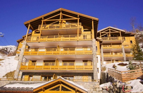 Champagny-en-Vanoise Apartment | 50m from ski slopes, 12nd floor, balcony, parking, tv, ski locker, 90m², Champagny-en-Vanoise