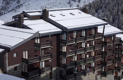 Meribel-Mottaret Apartment | 50m from ski slopes, 1st floor, balcony, fireplace or stove, 45m², Méribel-Mottaret