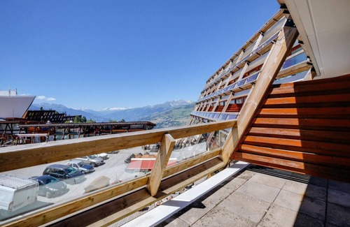 Arc-1600 Apartment | 50m from ski lifts, 4th floor, view mountain, balcony, tv, ski locker, 30m², Les Arcs