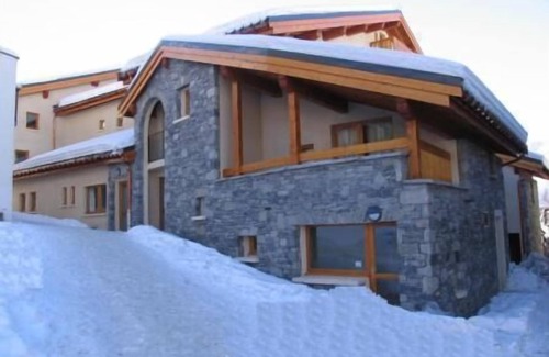 Lanslevillard Apartment | 50m from ski slopes, 1st floor, view mountain, balcony, parking, tv, ski locker, 39m², Val Cenis