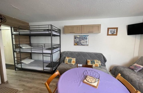 Le Super-Sauze Apartment | 50m from ski slopes, floor -1, view valley, tv, ski locker, 30m², Sauze - Super Sauze