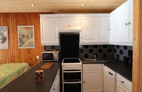 Le Lavachet Apartment | 50m from ski slopes, 2nd floor, balcony, tv, ski locker, 55m², Tignes