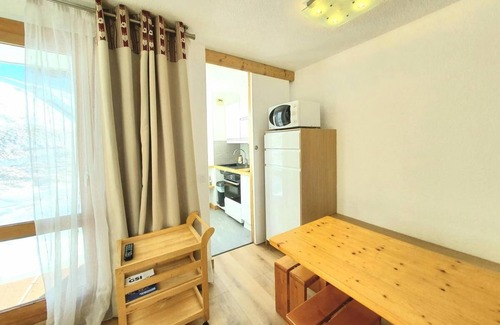 Macot-la-Plagne Apartment | 50m from ski slopes, 3rd floor, balcony, parking, tv, 28m², La Plagne