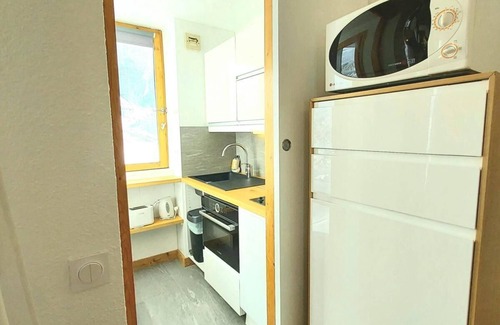 Macot-la-Plagne Apartment | 50m from ski slopes, 3rd floor, balcony, parking, tv, 28m², La Plagne