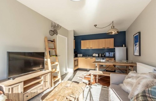 Plagne Centre Apartment | 50m from ski slopes, 5th floor, view resort, balcony, parking, tv, ski locker, 55m², La Plagne