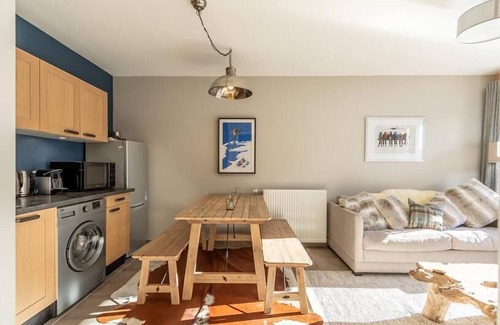 Plagne Centre Apartment | 50m from ski slopes, 5th floor, view resort, balcony, parking, tv, ski locker, 55m², La Plagne