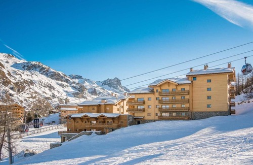 Les Boisses Apartment | 50m from ski slopes, 6th floor, fitness, swimming pool, sauna, hammam, balcony, tv, ski locker