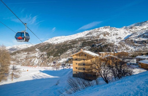 Les Boisses Apartment | 50m from ski slopes, 6th floor, fitness, swimming pool, sauna, hammam, balcony, tv, ski locker