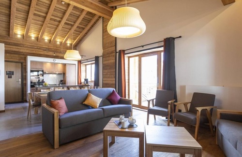 Lanslevillard Apartment | 50m from ski slopes, fitness, swimming pool, sauna, hammam, balcony, fireplace or stove, tv