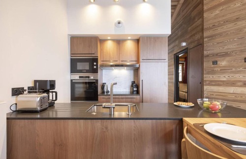 Lanslevillard Apartment | 50m from ski slopes, fitness, swimming pool, sauna, hammam, balcony, tv, ski locker, 45m², Val Cenis