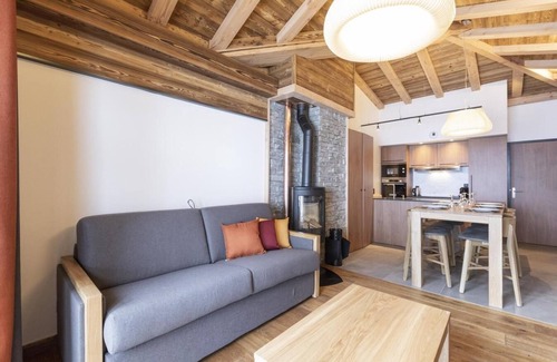 Lanslevillard Apartment | 50m from ski slopes, fitness, swimming pool, sauna, hammam, balcony, fireplace or stove, tv