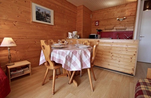 Chamrousse Apartment | 50m from ski slopes, 1st floor, balcony, tv, ski locker, 29m², Chamrousse