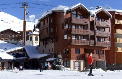 Val-Thorens Apartment | 50m from ski slopes, 2nd floor, fireplace or stove, tv, ski locker, 50m², Val Thorens