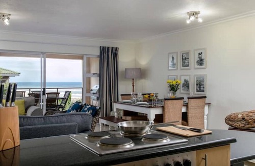 Illovo Beach Apartment | 51 La Mer - Stunning sea, beach & coastline view.