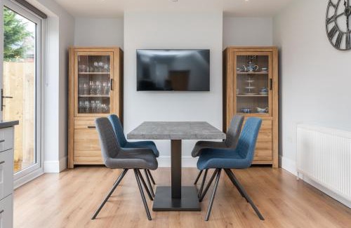 Heworth House | 51 Main Avenue Luxurious Modern York House with Garden & Parking Pass the Keys