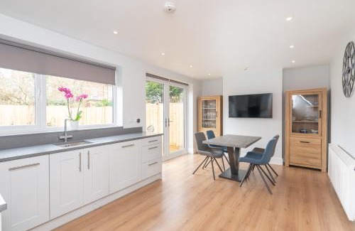 Heworth House | 51 Main Avenue Luxurious Modern York House with Garden & Parking Pass the Keys
