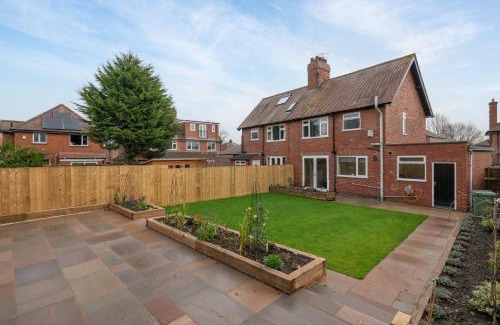 Heworth House | 51 Main Avenue Luxurious Modern York House with Garden & Parking Pass the Keys