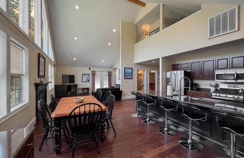 North Conway House | 52-2 Locust Lane | Views, Pool, Hot Tub, 6 Bedroom