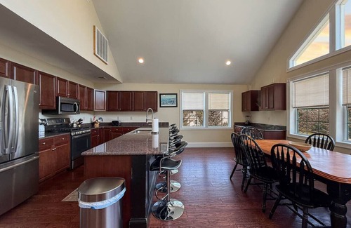 North Conway House | 52-2 Locust Lane | Views, Pool, Hot Tub, 6 Bedroom